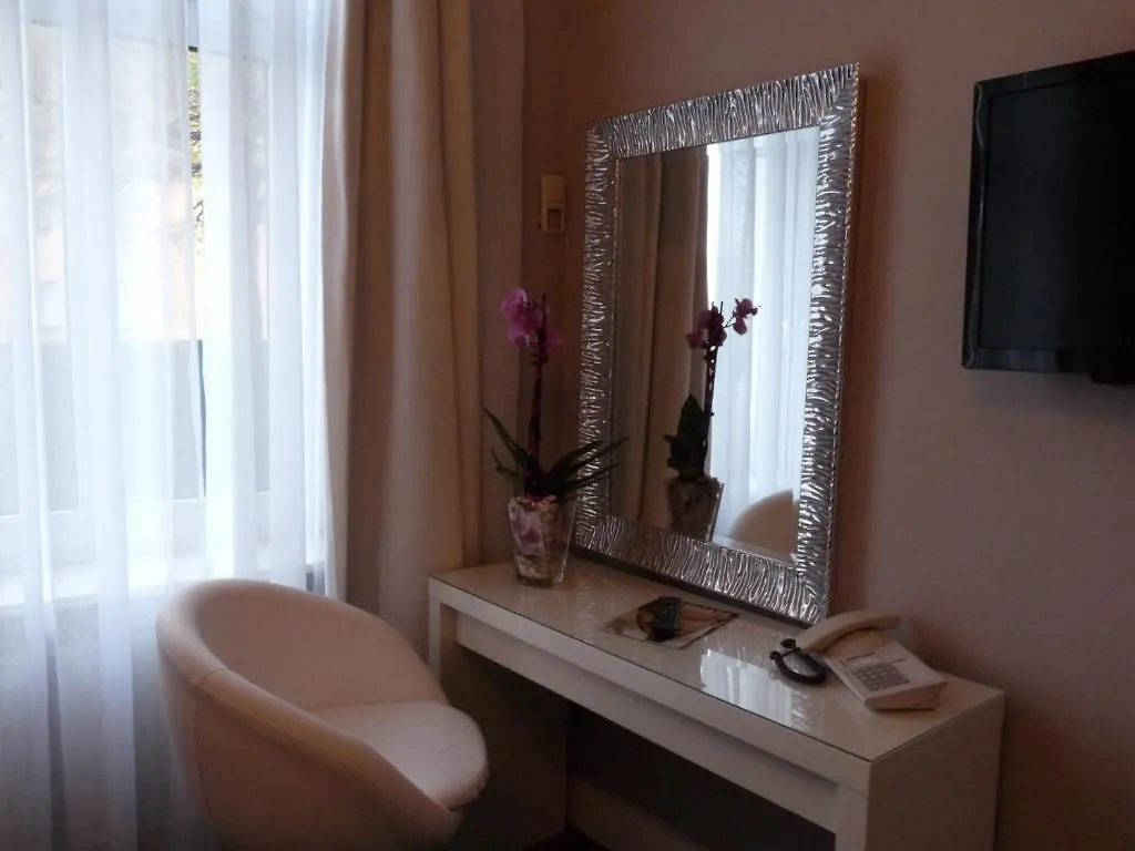 Hotel Commodore Hamburg-Harburg 3*,